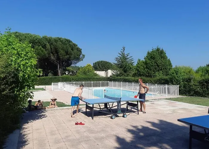 Mazet Dans Residence Avec Piscine